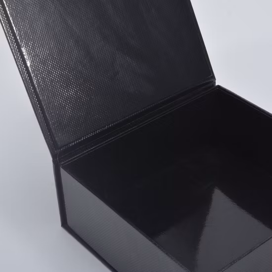 Cajas de embalaje de lujo al por mayor, impresión personalizada, plegable, cartón rígido, cierre de tapa magnética, caja de regalo negra con logotipo