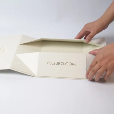 Logotipo personalizado, venta al por mayor, cajas de embalaje de ropa con imán de cartón rígido plegable de lujo con cinta, caja de regalo de papel magnético plegable